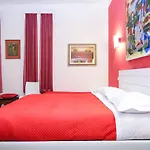 Lia Rooms